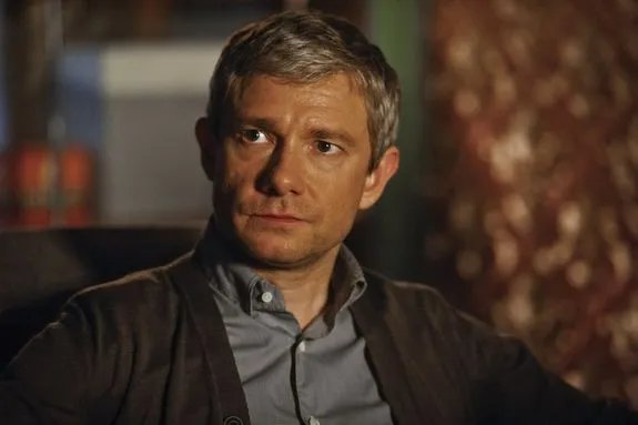 John Watson (Martin Freeman) fragt sich; ob er nur noch von Psychopathen umgeben ist. &copy; BBC