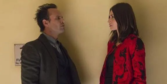 Boyd (Walton Goggins) bekommt es mit einer gerissenen Gegenspielerin (Karolina Wydra) zu tun. &copy; FX