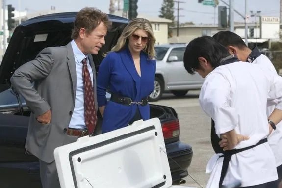Seinen Thunfisch bekommt Keegan (Greg Kinnear; l.) einfach nicht los. &copy; FOX
