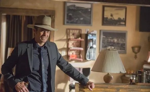 Auch außerhalb Floridas darf sich Raylan (Timothy Olyphant) einmal mehr mit der Crowe-Sippe herumschlagen. &copy; FX