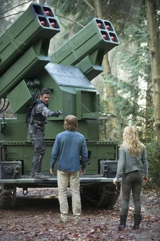 Szenenfoto aus der Episode %26bdquo;Tremors%26ldquo; der US-Serie %26bdquo;Arrow%26ldquo; &copy; The CW
