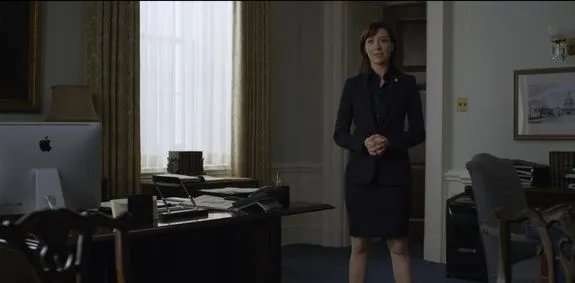 Als einzige neue Figur wird Jackie Sharp (Molly Parker) in die Geschichte eingeführt. &copy; Netflix