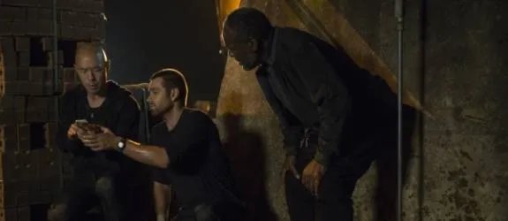 Obwohl Hood (Antony Starr) endlich wieder mit Job (Hoon Lee) und Sugar (Frankie Faison) zusammen arbeitet; bleiben Höhenflüge aus. © Cinemax