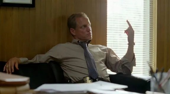 ...wofür sich Hart (Woody Harrelson) angemessen bedankt. &copy; HBO