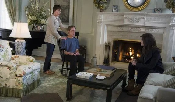 Elizabeth Keen (Megan Boone; r.) versucht; Informationen über Hastings%26#039; Entführer zu bekommen. © NBC