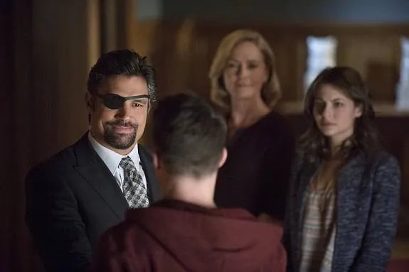 Szenenfoto aus der Episode %26bdquo;The Promise%26ldquo; der US-Serie %26bdquo;Arrow%26ldquo; &copy; The CW