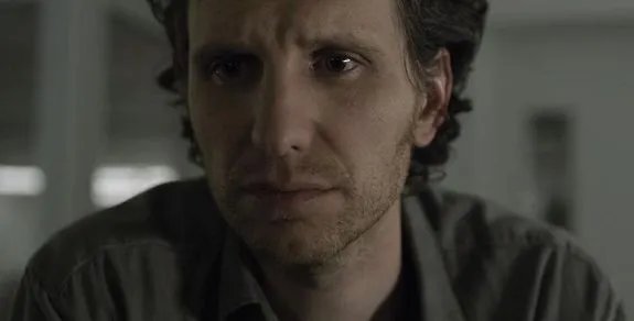 Lucas Goodwin (Sebastian Arcelus) ist von Underwoods Schuld überzeugt - aber keiner will ihm glauben. &copy; Netflix