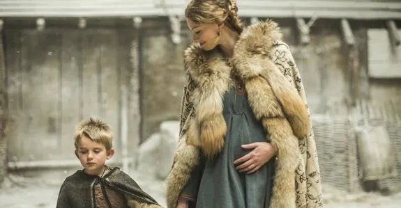 Ragnars neue Ehefrau Aslaug (Alyssa Sutherland): Ein Wesen mit übernatürlichen Kräften? © History