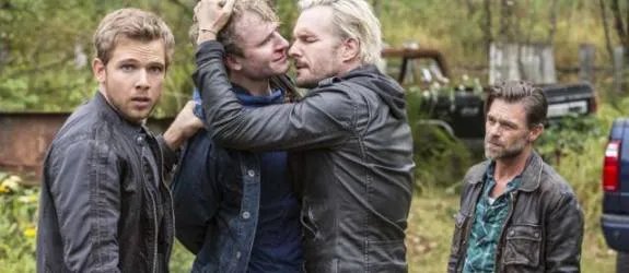 Dylan (Max Thieriot) scheint sich in seinem Nebenhandlungsstrang ebenso unwohl zu fühlen wie die Zuschauer. &copy; A%26amp;E