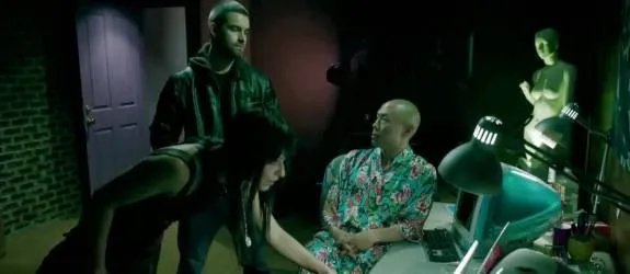 Job (Hoon Lee); Carrie (Ivana Milicevic) und Lucas (Antony Starr) sollen noch zu einem schlagkräftigen Team zusammenwachsen. © Cinemax