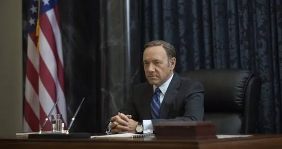 Mit einem Trick überrumpelt Frank Underwood (Kevin Spacey) die republikanischen Senatoren. &copy; Netflix
