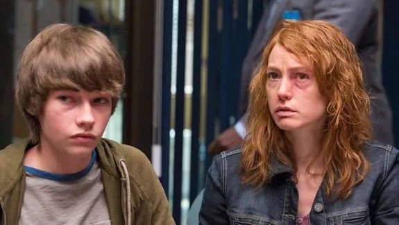 Kendal (Jacob Lofland) und die übel zugerichtete Wendy (Alicia Witt) packen aus - vermeintlich. &copy; FX