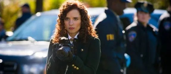Freddie Lounds (Lara Jean Chorostecki) zeigt sich zur Abwechslung einmal von ihrer menschlichen Seite. &copy; NBC