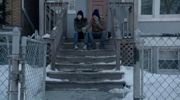 Am Ende der 4. Staffel vergibt Lip (Jeremy Allen White; r.) seiner großen Schwester endlich. © Showtime