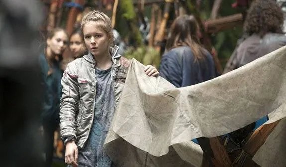Die eigentliche Mörderin von Wells (Eli Goree): Die junge Charlotte (Izabela Vidovic). © The CW