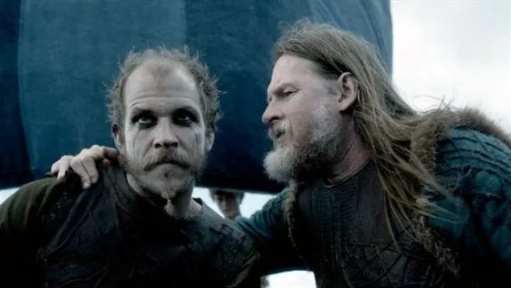 Neue Verbündete? Floki (Gustaf Skarsgard) und Wikingerkönig Horik (Donal Logue) © History