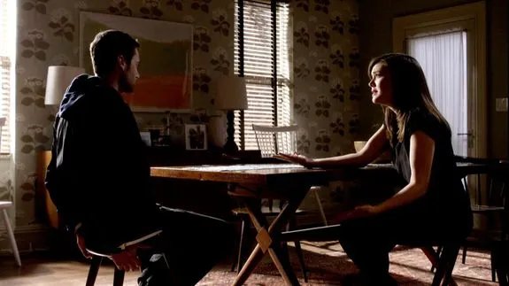 Liz (Megan Boone) im Streitgespräch mit ihrem gefesselten Ehemann Tom (Ryan Eggold). &copy; NBC