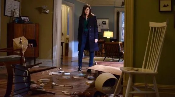 Vor den TrĂŒmmern ihrer Existenz: Liz Keen (Megan Boone) hatte noch keine Zeit zum AufrĂ€umen. © NBC