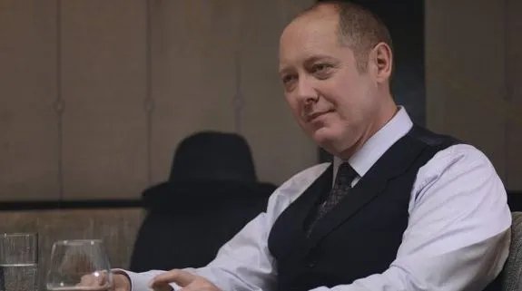 Locker easy: Raymond Reddington (James Spader); Meister der Entspannung. © NBC