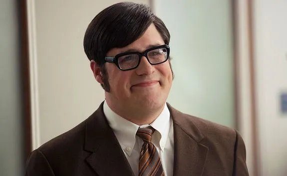 Harry Crane (Rich Sommer) könnte glücklicher nicht sein: Endlich hat das Büro einen Computer. &copy; AMC