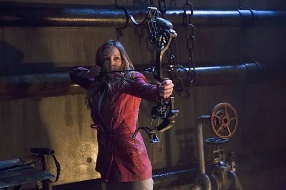 Szenenfoto aus der Episode %26bdquo;Streets of Fire%26ldquo; der US-Serie %26bdquo;Arrow%26ldquo; &copy; The CW