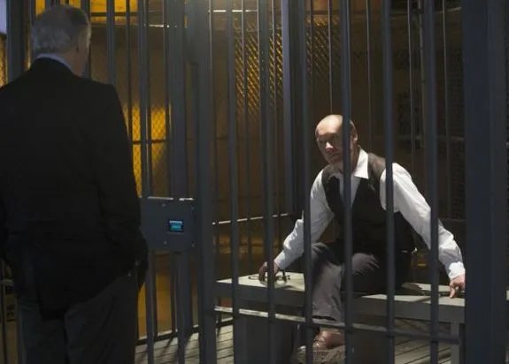 Reddington (James Spader) hinter Gittern - ein gewohntes und wenig permanentes Bild &copy; NBC