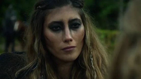 Anführerin der Grounders: Die dubiose und beinharte Anja (Dichen Lachman). © The CW