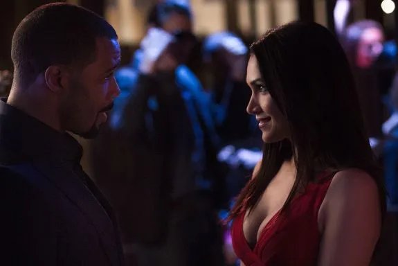 Zwischen Ghost und Angela (Lela Loren) knistert es auch seit Jahren noch. &copy; Starz