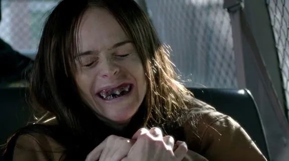 Pennsatucky (Taryn Manning) auf dem Weg zum Zahnarzt &copy; Netflix