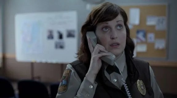 Trotz widriger Umstände gibt Molly Solverson (Allison Tolman) auf ihrer Suche nach Malvo nicht auf. &copy; FX