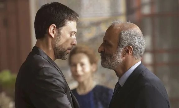 Nach beinahe 20 Jahren sehen sich Barry (Adam Rayner) und sein Vater Khaled (Nasser Faris) zum ersten Mal wieder. &copy; FX