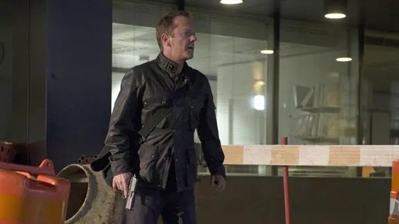 Jack Bauer (Kiefer Sutherland) und seine Kanone - ein unschlagbares Duo © FOX