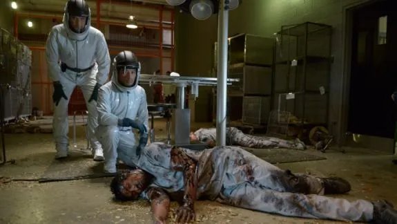 Die Syfy-Serie ist alles andere als zimperlich und geizt nicht mit unschönen Bildern. &copy; Syfy