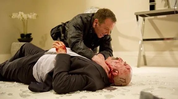 Jack (Kiefer Sutherland) kommt zu spĂ€t und kann Anatol Stolnavich (Stanley Townsend) nicht mehr retten. © FOX