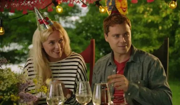 Greg Poehler und Josephine Bornebusch &copy; NBC
