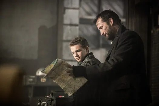 Noah Wyle und Maxim Knight in %26bdquo;Falling Skies%26ldquo; &copy; TNT