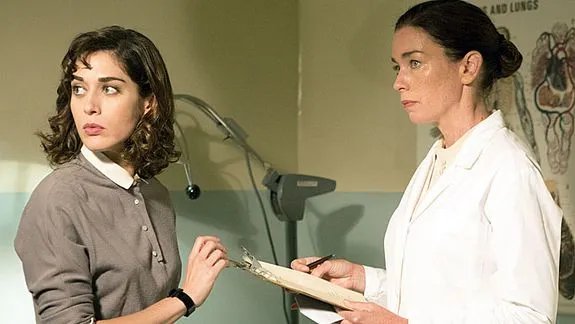 Virginia (Lizzy Caplan; l.) und Lillian (Julianne Nicholson) pflegen eine tolle; schrullige Beziehung zueinander. © Showtime