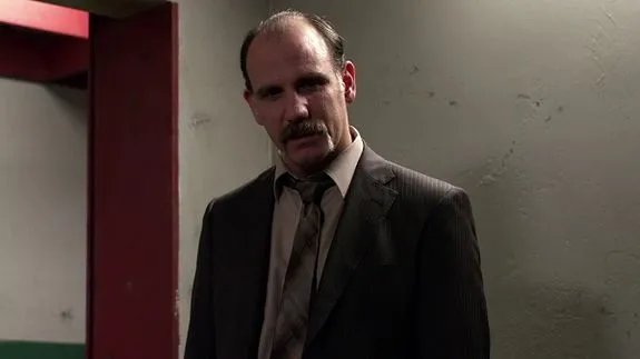 Caputo (Nick Sandow) verabschiedet sich schnell von seinen Idealen. &copy; Netflix