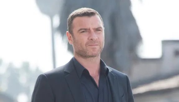 Alle Hände voll zu tun: Ray (Liev Schreiber) in %26bdquo;Gem and Loan%26ldquo; &copy; Showtime