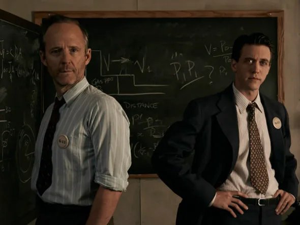 Ashley Zukerman und John Benjamin Hickey in %26bdquo;Manhattan%26ldquo;