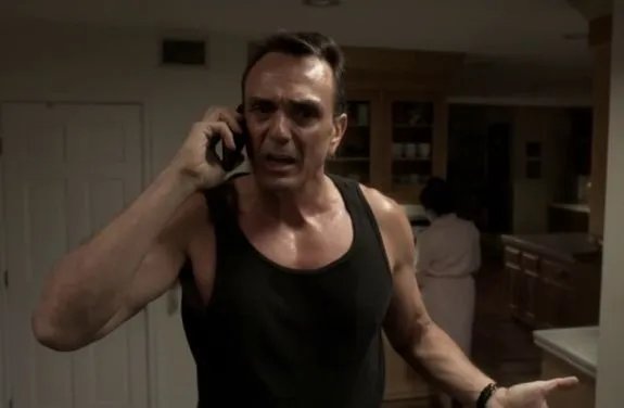 Ist langsam immer mehr von Ray (Liev Schreiber) genervt: FBI-Agent Ed Cochran (Hank Azaria) &copy; Showtime