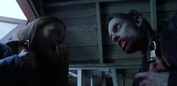 Ansels (Nikolai Witschl) neues Erscheinungsbild ist keine leichte Kost für Ehefrau Ann-Marie (Alex Paxton-Beesley). &copy; FX