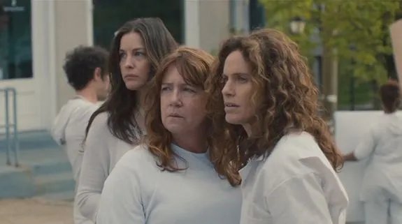 Das Triumvirat der %26bdquo;Guilty Remnant%26ldquo;: Meg (Liv Tyler; l.); Patti (Ann Dowd) und Laurie (Amy Brenneman; r.) © HBO