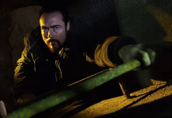 Macht eine unschöne Entdeckung: Kammerjäger Vasiliy Fet (Kevin Durand). &copy; The FX