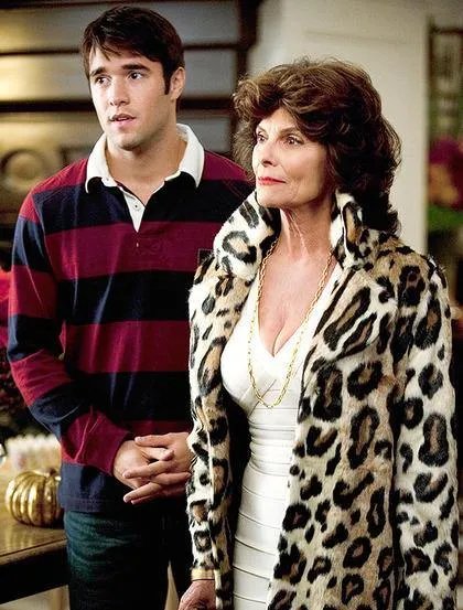 Victorias Mutter (Adrienne Barbeau) ist in %26bdquo;Revenge%26ldquo; zu Besuch. © ABC