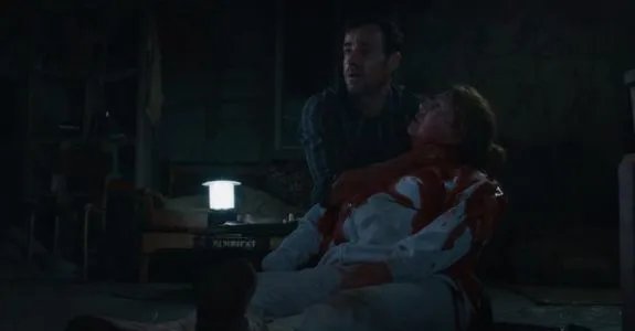 Aus freiem Willen stirbt Patti (Ann Dowd) in Kevins (Justin Theroux) Armen. © HBO