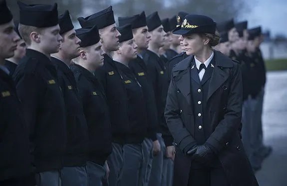 Joan Allen spielt die Leiterin einer Militärakademie; Margaret Rayne. &copy; Netflix