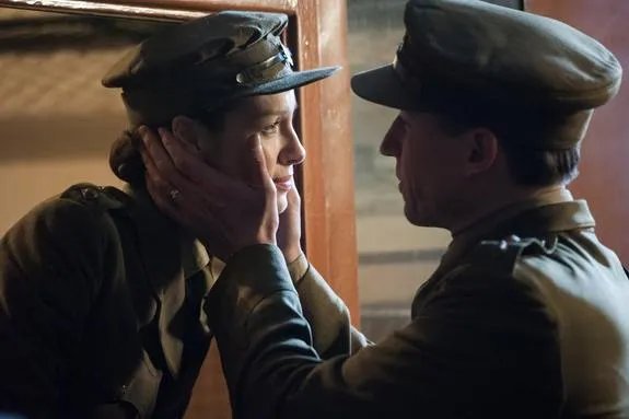 Claire und ihr Ehemann FRank in %26bdquo;Outlander%26ldquo; &copy; Starz