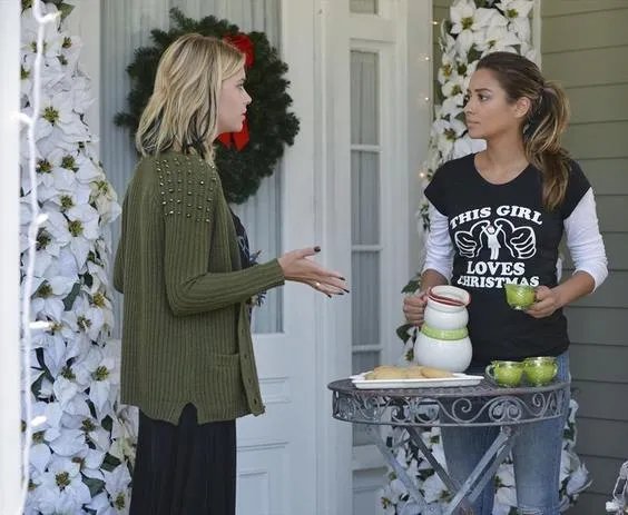 Hanna und Emily in %26bdquo;Pretty Little Liars%26ldquo; &copy; ABC Family