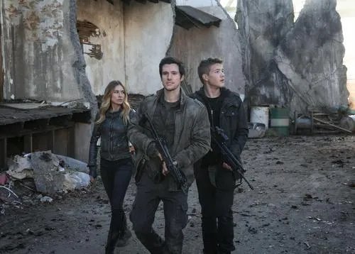 Hal; Ben und Maggie in %26bdquo;Falling Skies%26ldquo; &copy; TNT
